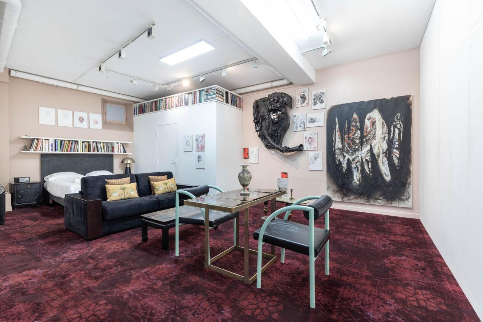 Appartement Guestready - Artist Loft With A Vertical Garden Parijs