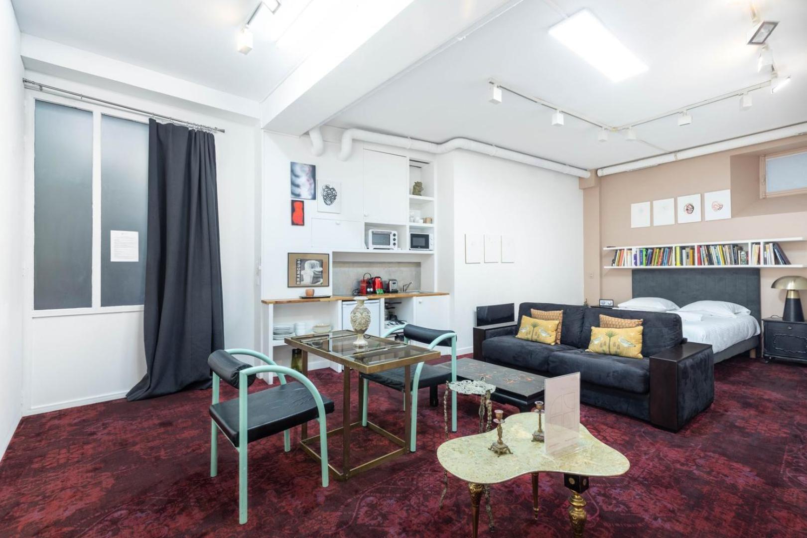 Guestready - Artist Loft With A Vertical Garden * Parijs